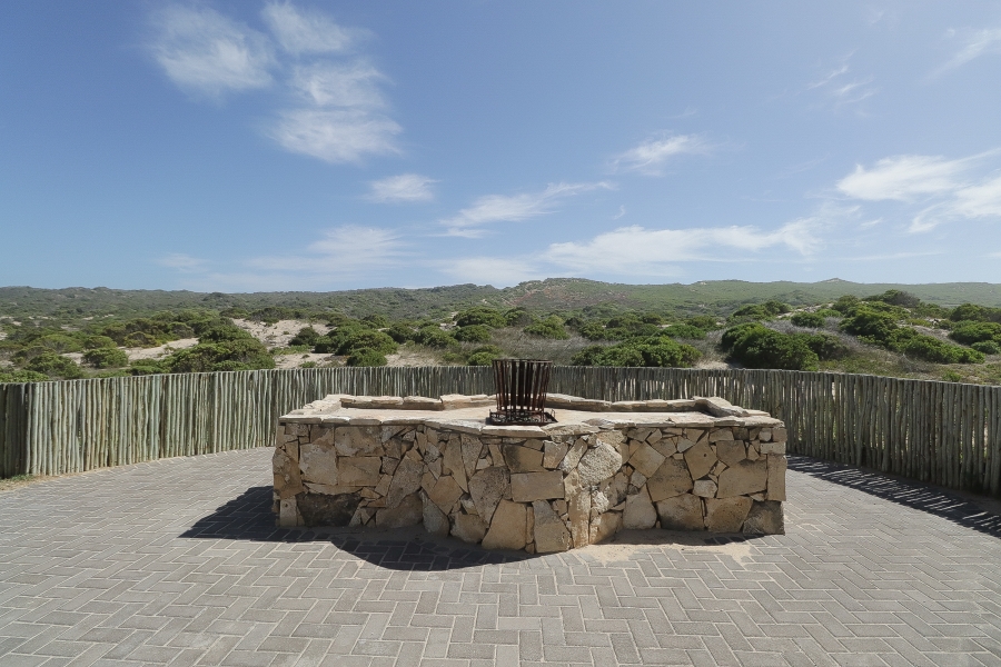 4 Bedroom Property for Sale in Stilbaai Oos Western Cape
